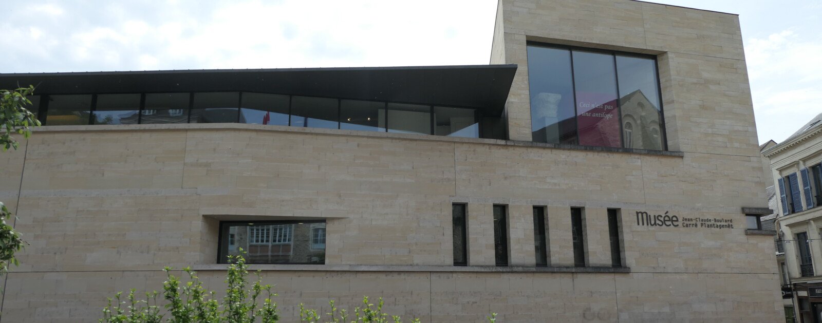 Façade du musée Carré Plantagenêt au Mans, photographie de mai 2025, Fab5669, CC BY 4.0