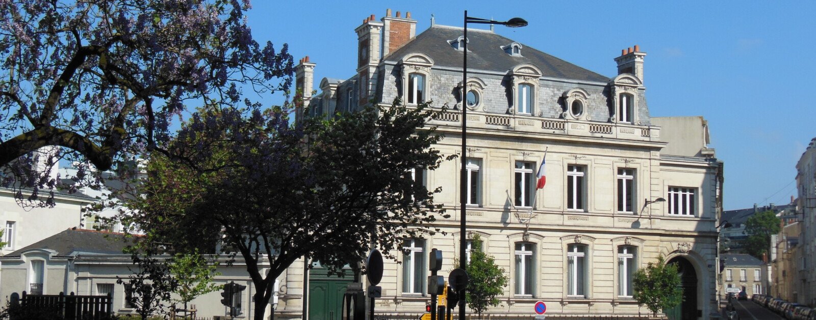 Cour administrative d'appel de Nantes, juridiction saisie du projet éolien des Boules à Loge-Fougereuse, bâtiment photographié en mai 2013, archive
