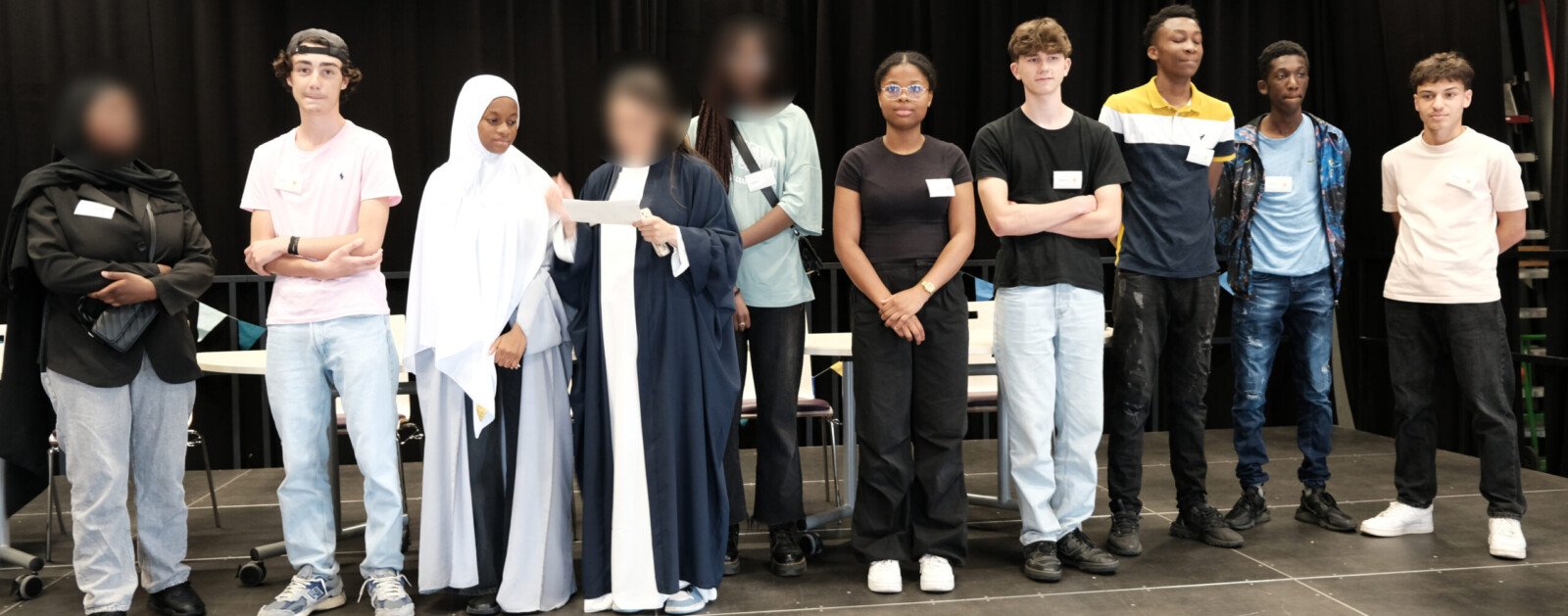 Jeunes participant à une initiative collective dans la métropole nantaise