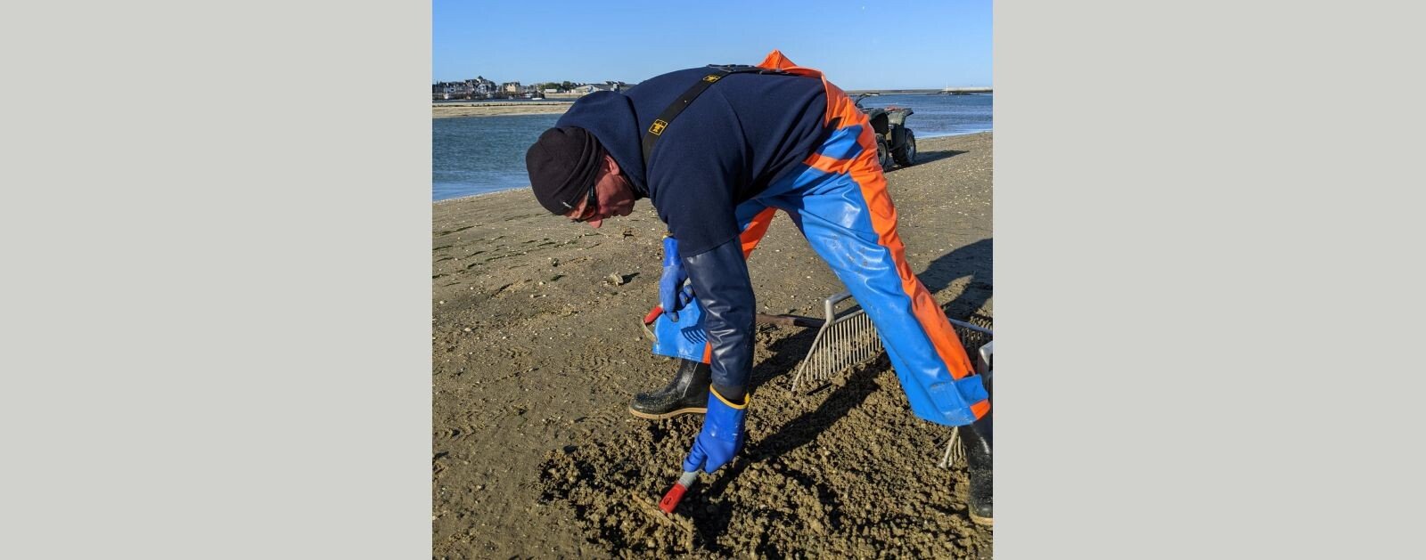 Jean-Philippe Gallas, pêcheur à pied professionnel à Batz-sur-Mer en Loire-Atlantique