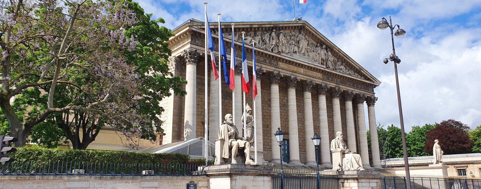 Façade de l'Assemblée nationale à Paris, où le dispositif de sécurité du 24 octobre a été présenté