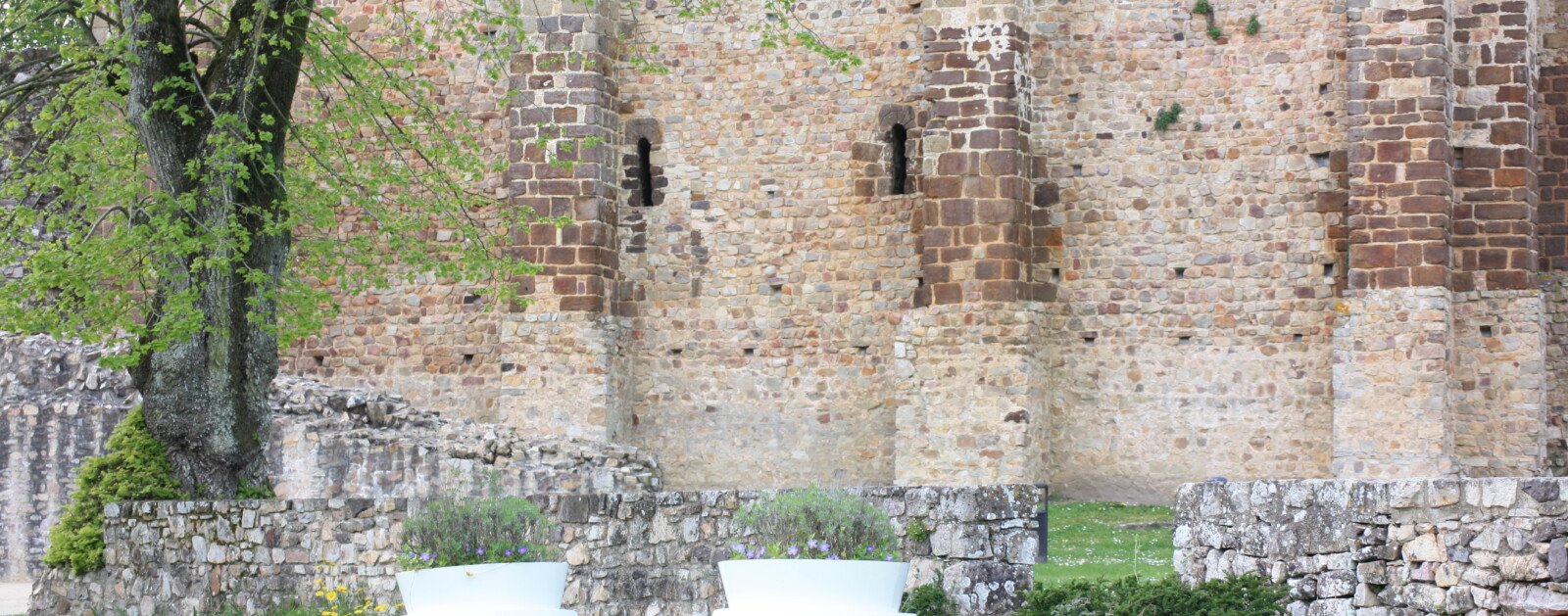 Le donjon médiéval du château de Sainte-Suzanne en Mayenne, photographie d'archive du monument actuellement fermé aux visiteurs.
