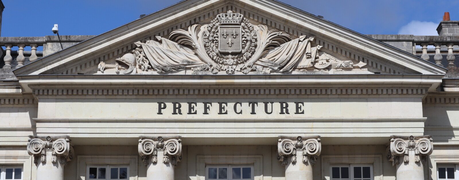 Fronton de la préfecture de Loire-Atlantique à Nantes, place Roger-Salengro