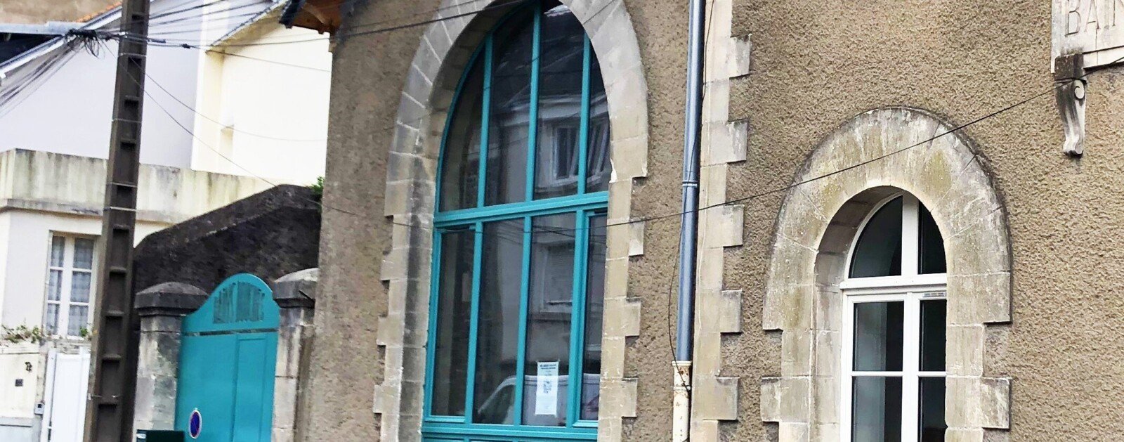 Façade de l'ancienne maison des bains-douches à Chantenay, rue Dupleix à Nantes