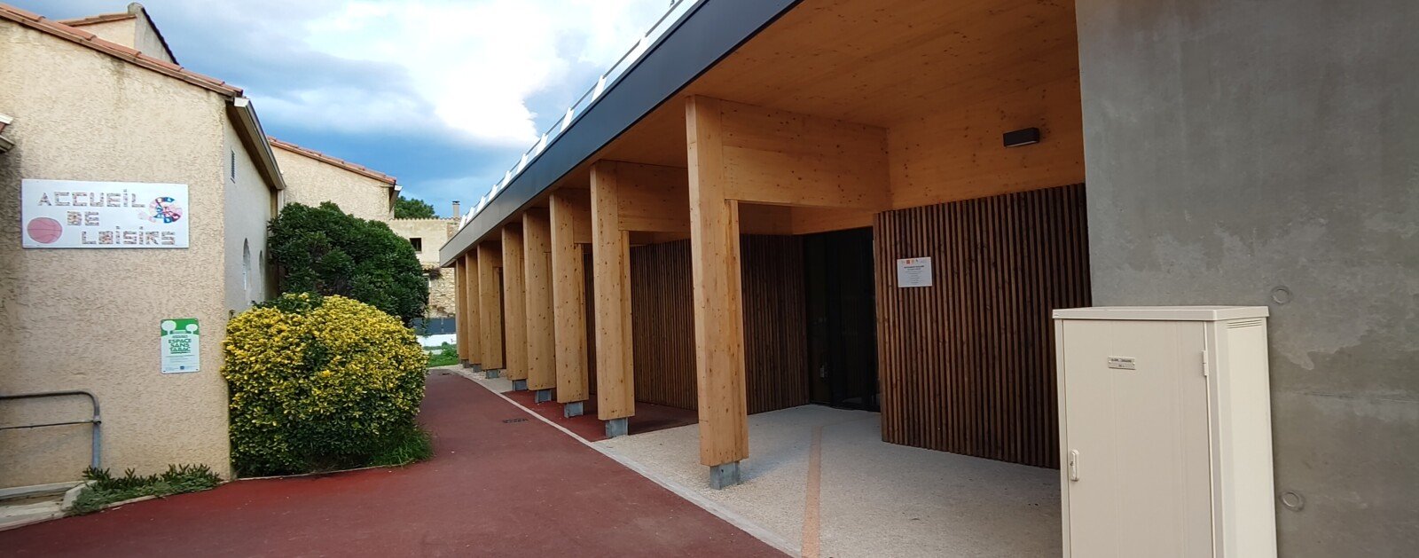 Salle de restauration scolaire dans une commune française, photographie d'illustration pour les cantines
