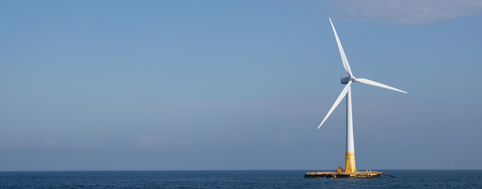 Éolienne flottante Floatgen au large du Croisic, photographie d'Olivier Dugornay, illustration du secteur de l'éolien flottant