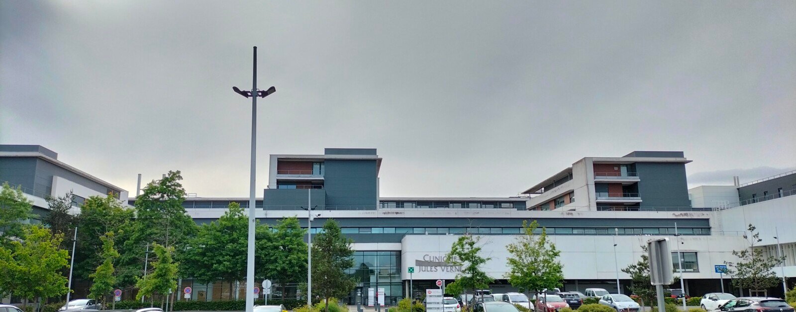 Photographie extérieure de la clinique Jules-Verne à Nantes