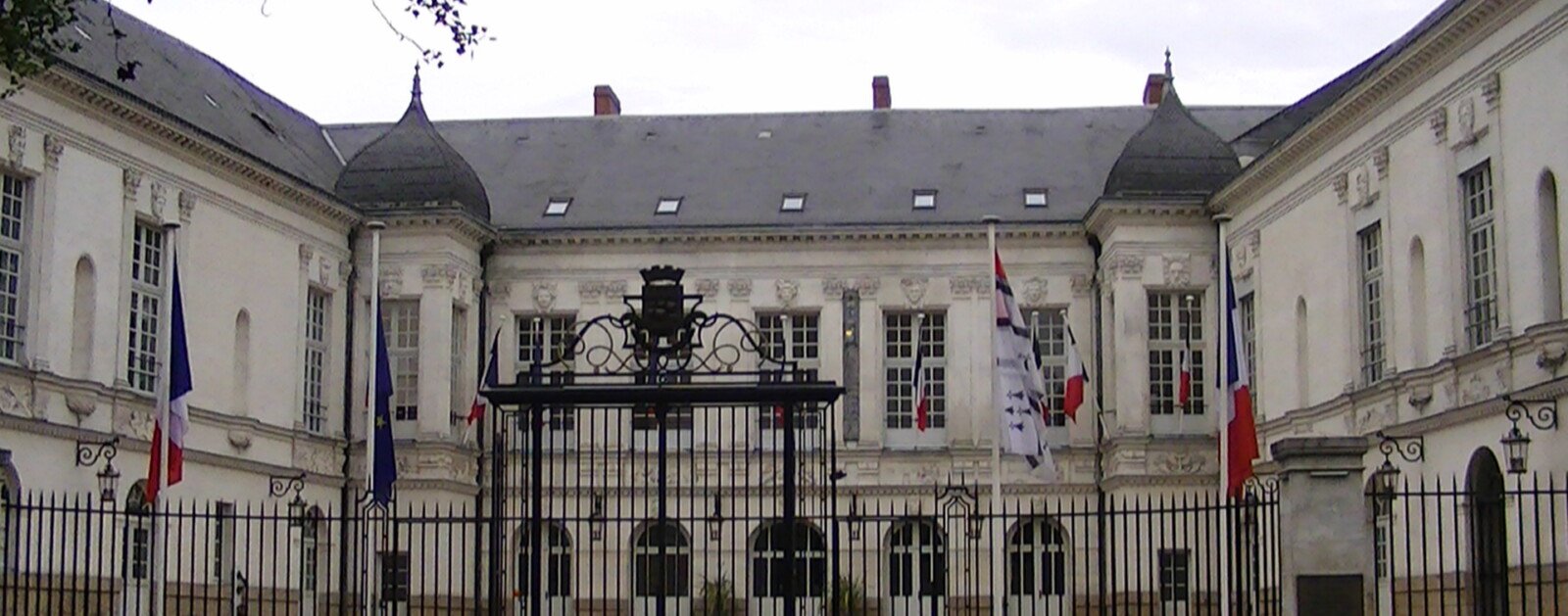 Façade de l'hôtel de ville de Nantes, lieu du conseil municipal du 9 octobre