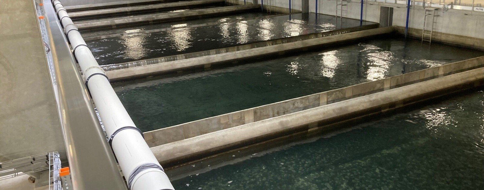 Bassins et installations de filtration de l'usine d'eau potable de La Roche à Nantes, photo d'archive 2024