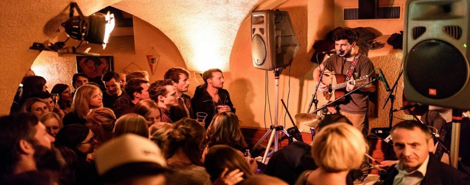 Concert acoustique lors d'une précédente édition du Festival Culture Bar-Bars dans un café nantais