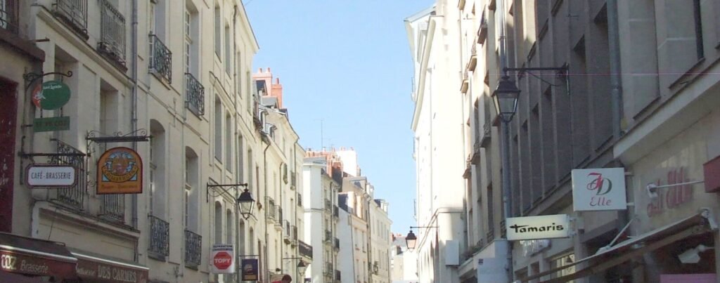 Nantes : L’Hôte Idéal mise sur la seconde main pour la vaisselle et la décoration