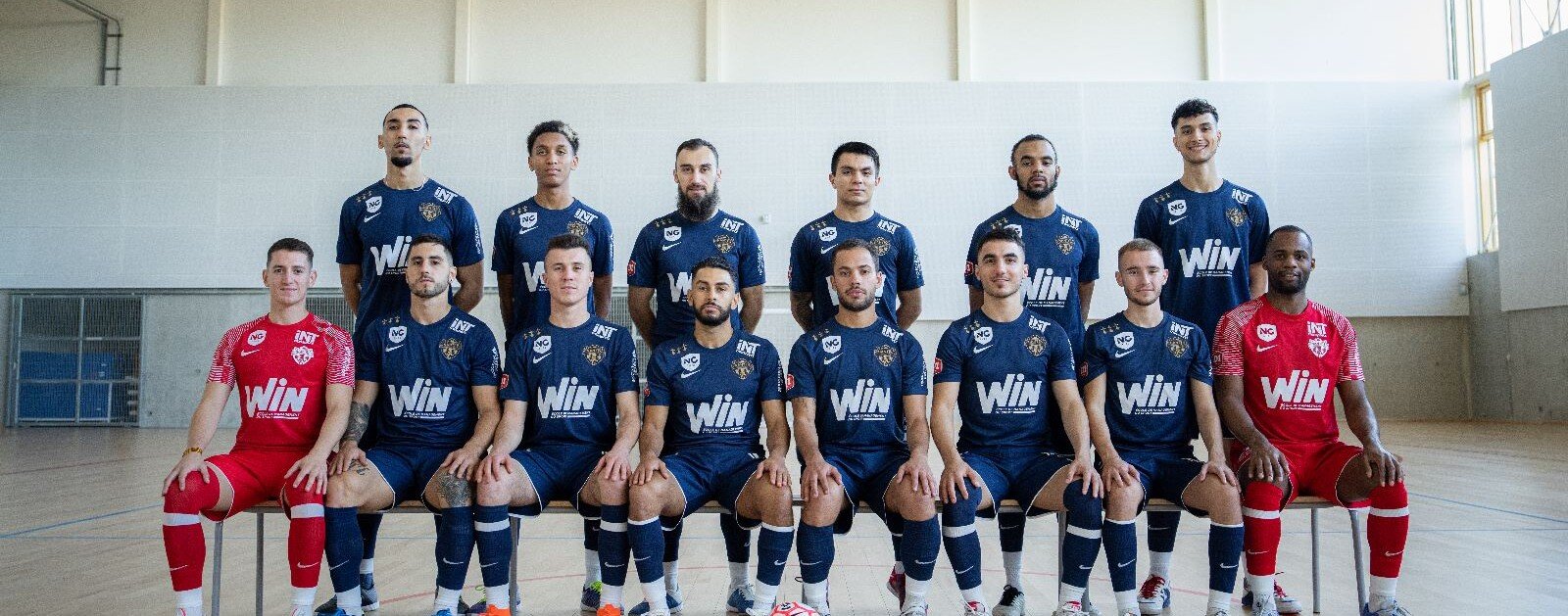 Photo d'archive de l'équipe masculine de Nantes Métropole Futsal en tenue bleue, diffusée par le club