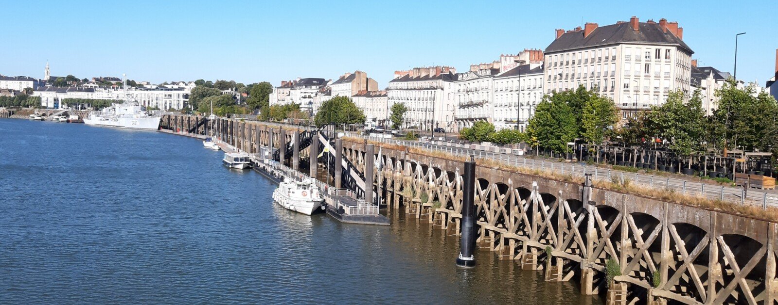 Vue du quai de la Fosse à Nantes le long de la Loire