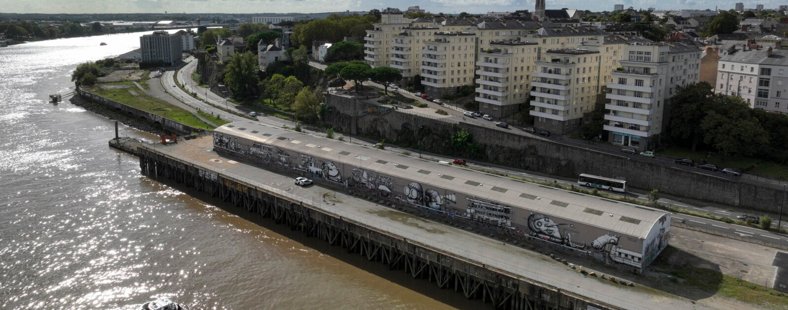Photographie réelle du quai Marquis-d'Aiguillon et du secteur du Hangar 12 à Nantes