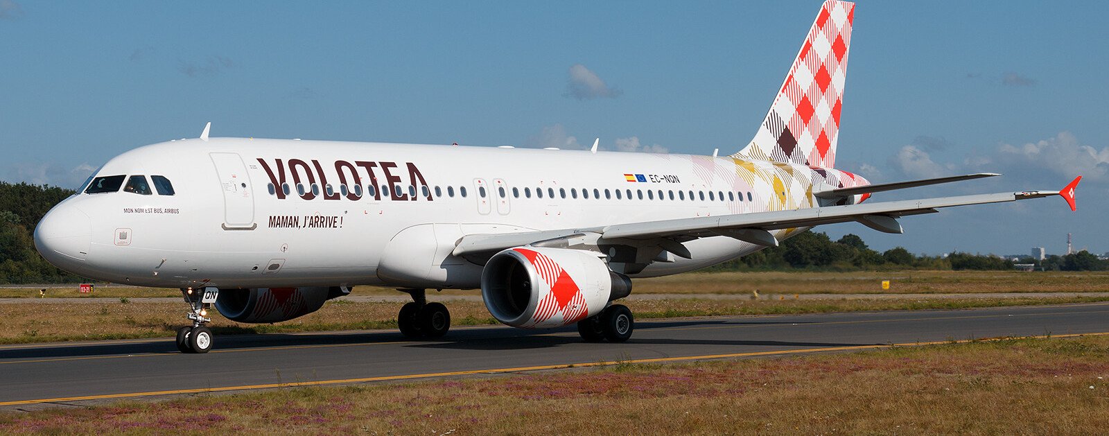 Avion Volotea sur le tarmac de l'aéroport Nantes Atlantique