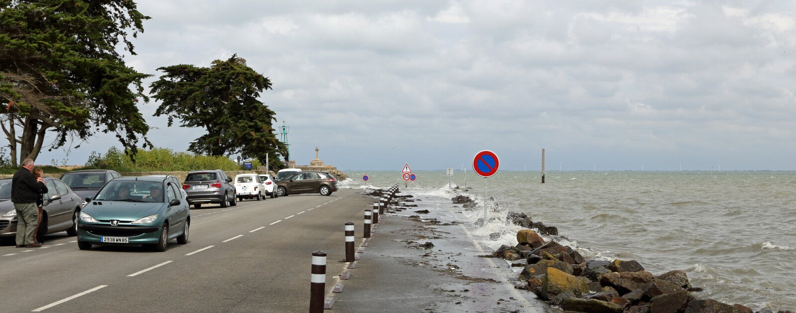 Passage du Gois entre le continent et l'île de Noirmoutier à marée haute