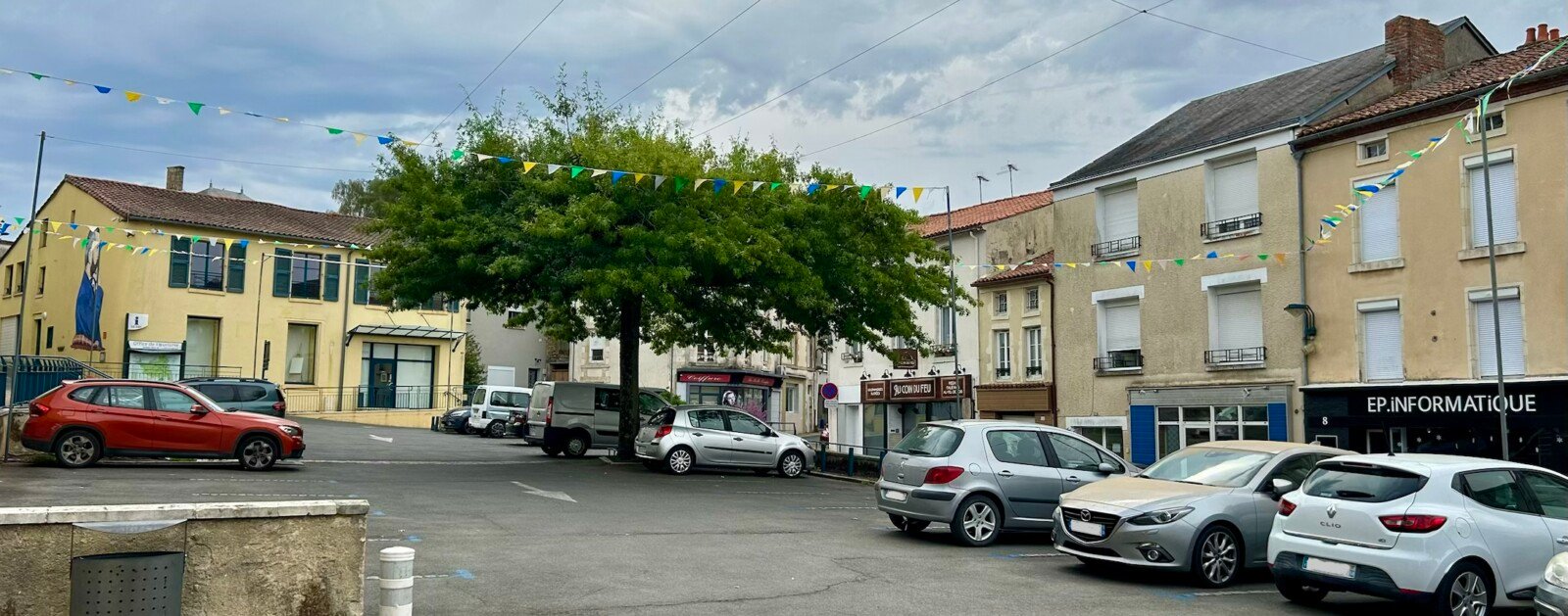 Place des Halles à La Châtaigneraie en Vendée