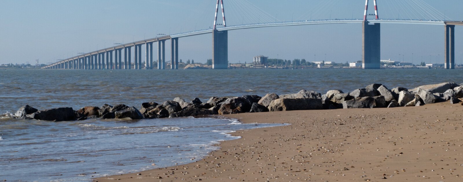 Pont de Saint-Nazaire vu depuis Saint-Brevin-les-Pins au-dessus de l'estuaire de la Loire