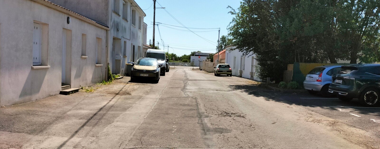 Rue résidentielle à Rezé, en Loire-Atlantique