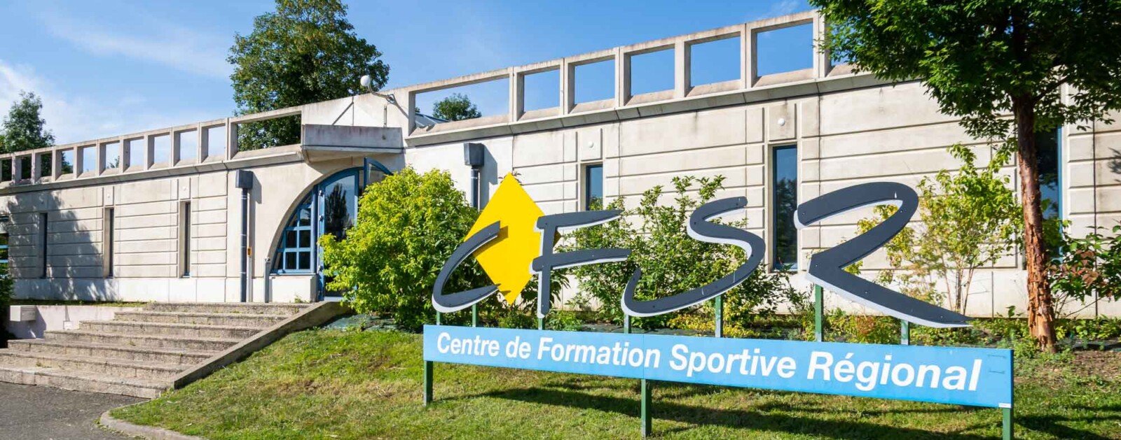 Le bâtiment du Centre de formation sportive régional Les Rives de Sablé, photographie d'archive de 2022