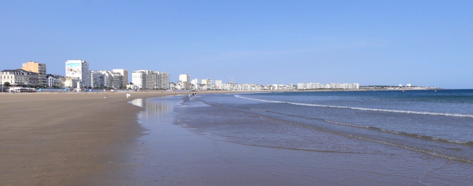 Grande Plage des Sables-d’Olonne à marée basse, photographie d’illustration Florian Pépellin, CC BY-SA 4.0