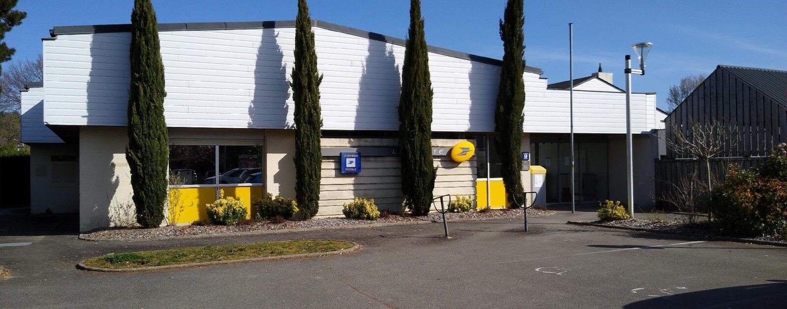 Bureau de poste de Saint-Étienne-de-Montluc, avenue des Sports