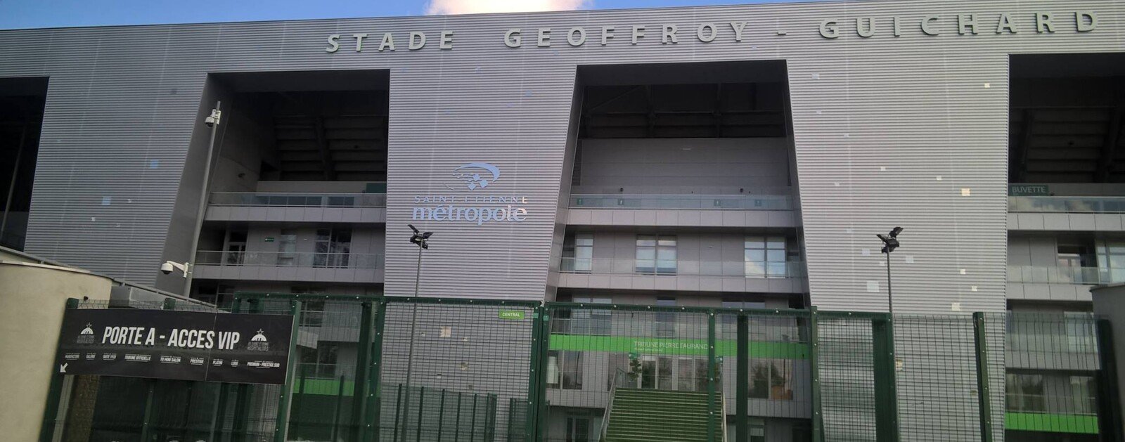 Façade du stade Geoffroy-Guichard à Saint-Étienne, où le FC Nantes jouera le 24 octobre