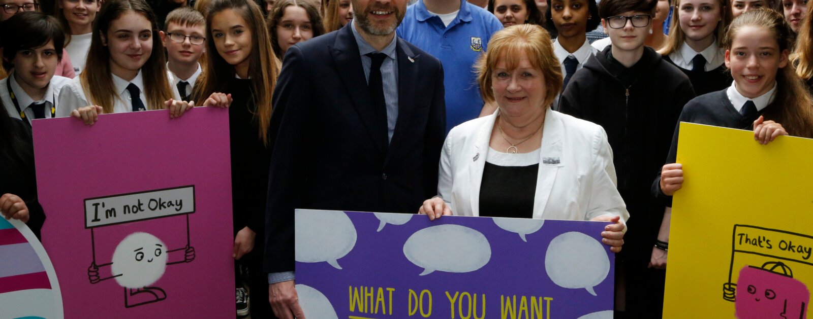 Jeunes réunis pour une discussion collective consacrée à la santé mentale
