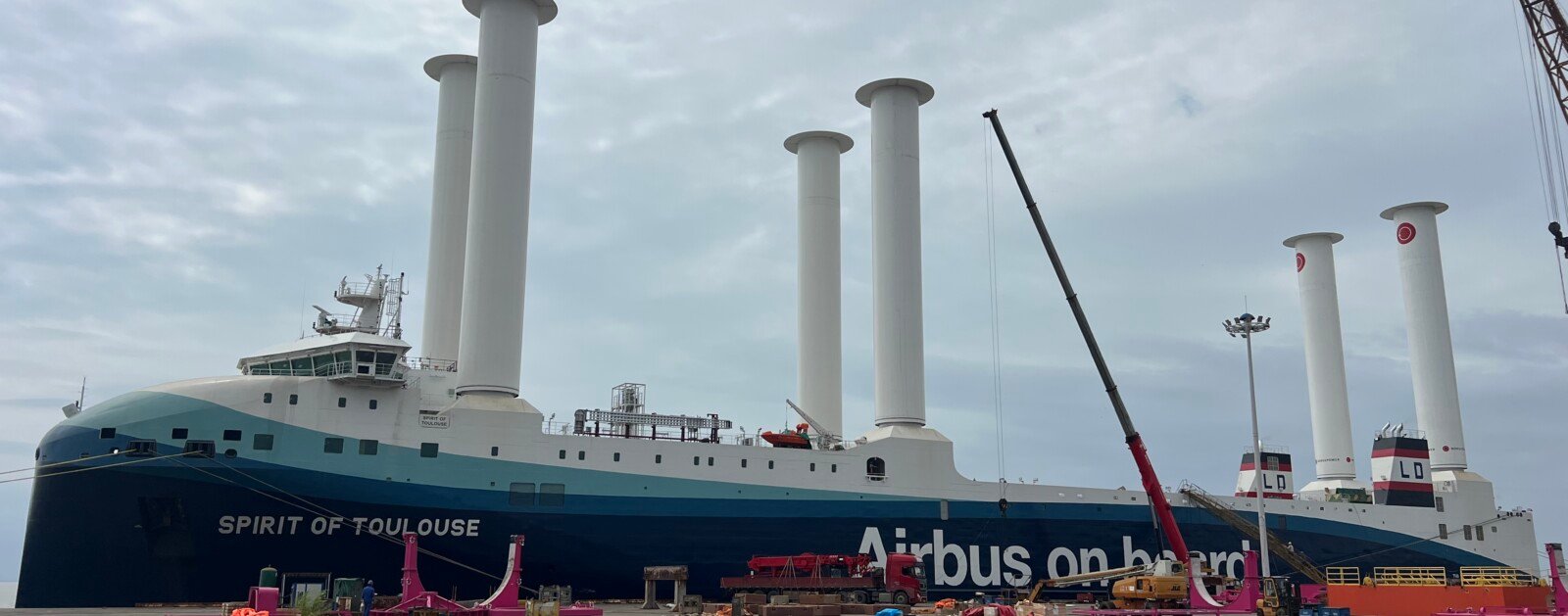 Le Spirit of Toulouse à Shanghai avec ses six rotors véliques installés, octobre 2026, photo LD Armateurs