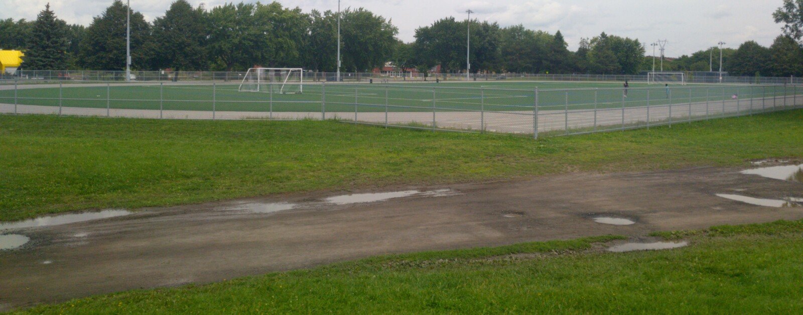 Terrain de football en gazon synthétique