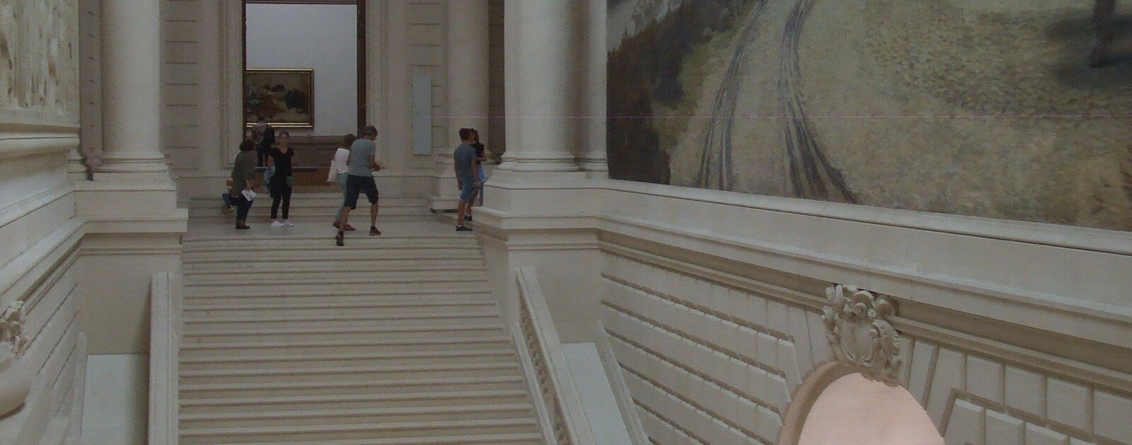 Escalier monumental du Musée d'arts de Nantes, photographié en 2017, lieu de l'exposition Surréelles