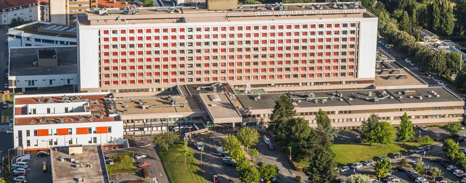 Vue aérienne du centre hospitalier départemental de Vendée à La Roche-sur-Yon