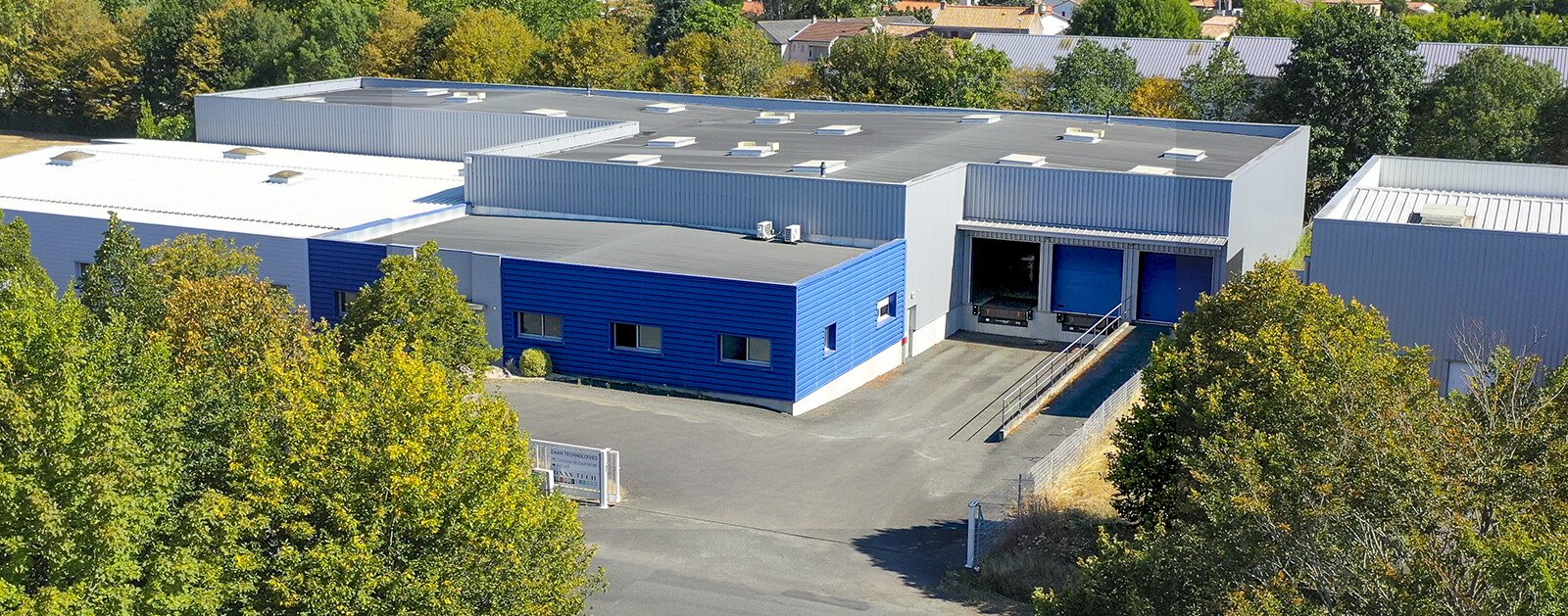 Intérieur de l'usine Daan Tech à Cugand, Vendée, illustration d'une entreprise industrielle du territoire